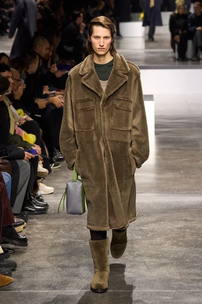 Look 30